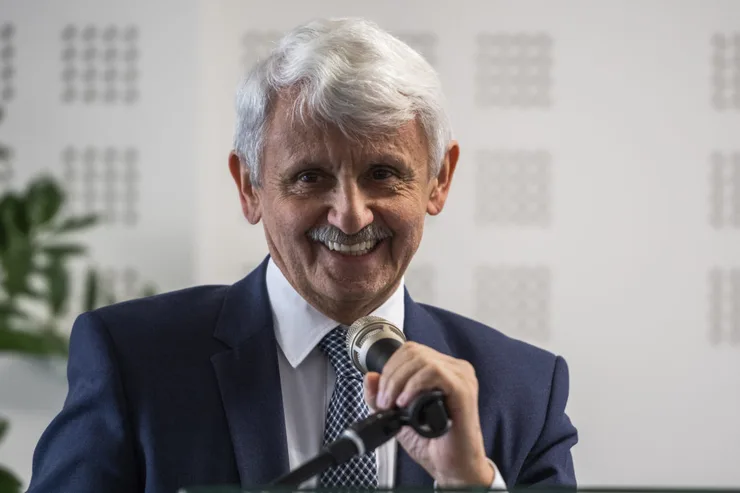 Spolu s obvineným ex tajomníkom NATO
