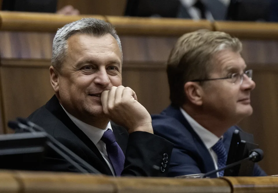 Read more about the article Vraj Andrej Danko nemá zmysel pre humor? Toto vás prekvapí. Napísal pieseň Kapitánsky sen!