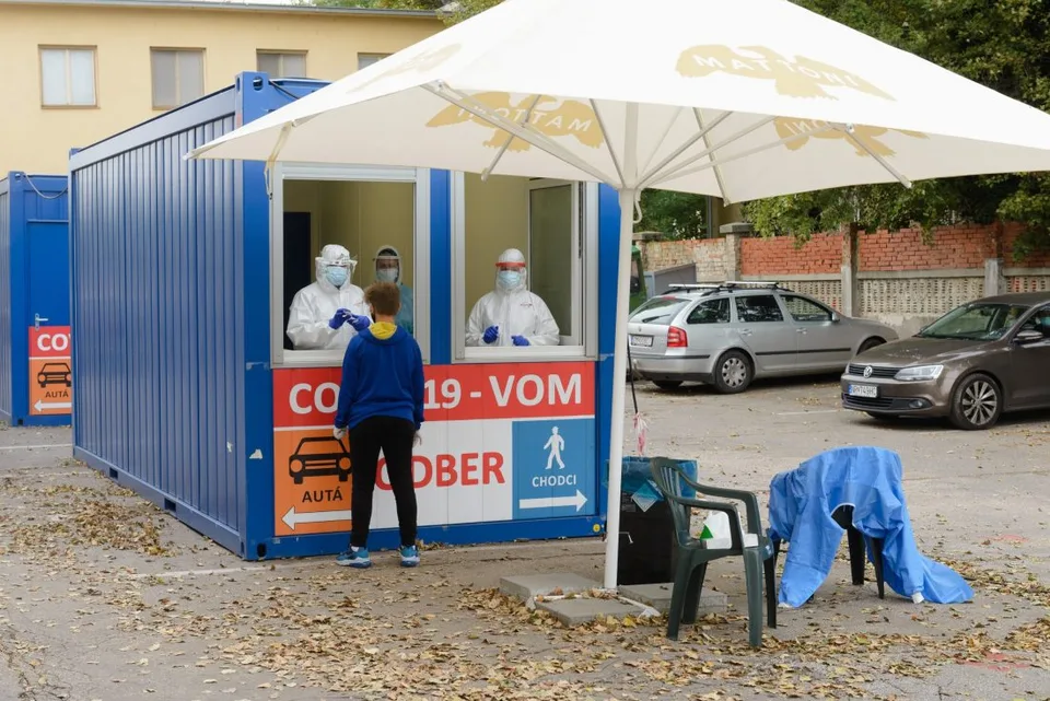 Read more about the article Nitrianska nemocnica prosí verejnosť: Súrne hľadajú brigádnikov na pomoc s pandémiou