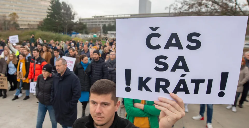 Read more about the article Je kríza naozaj zažehnaná? Taraba varuje: Konflikt sa otvorí naprieč celou spoločnosťou!