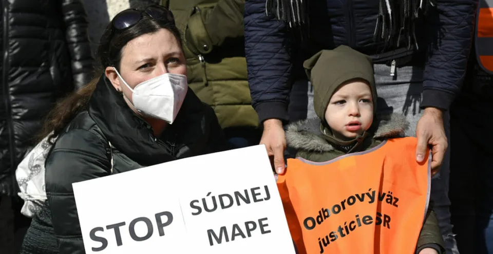 Read more about the article VIDEO Protest sudcov Trenčíne: Kolíková všade šíri klamstvo! Chce znova ohýbať právo