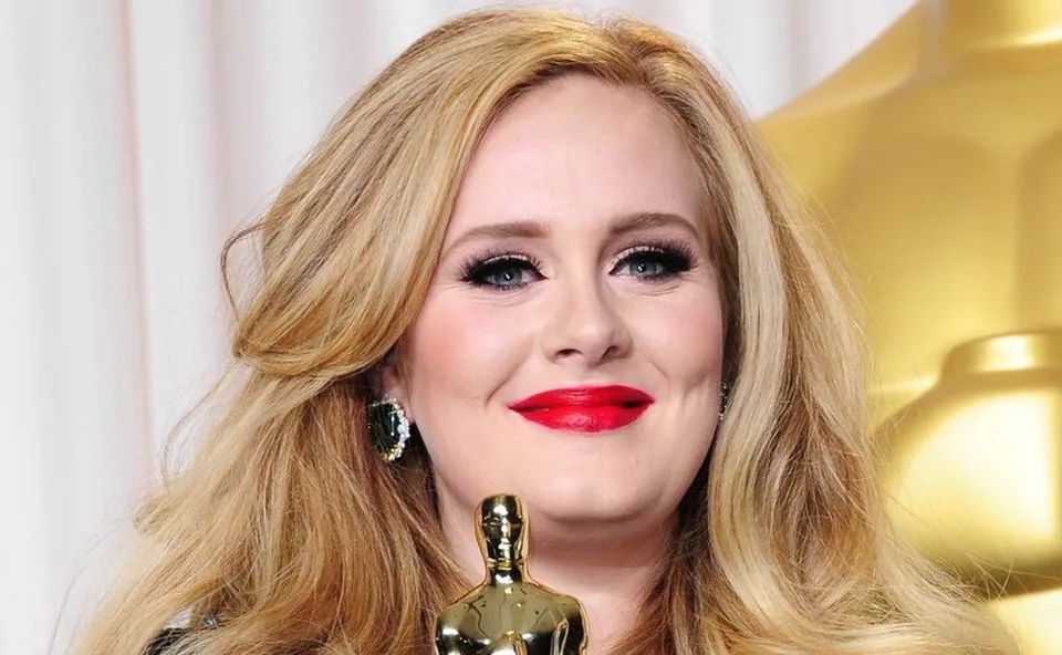 Read more about the article Adele je konečne rozvedená: Pri delení majetku pomáhali mediátori!