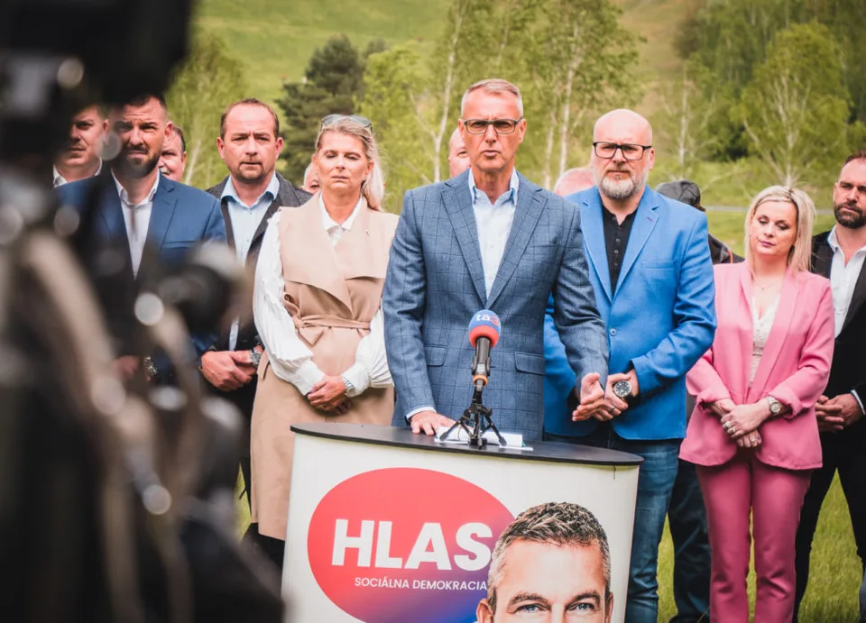 You are currently viewing Hlas-SD nezdieľa názor Roberta Fica o návrhu Andreja Danka na post šéfa parlamentu: Koaličná zmluva sa nezmenila! Odkazujú hlasáci