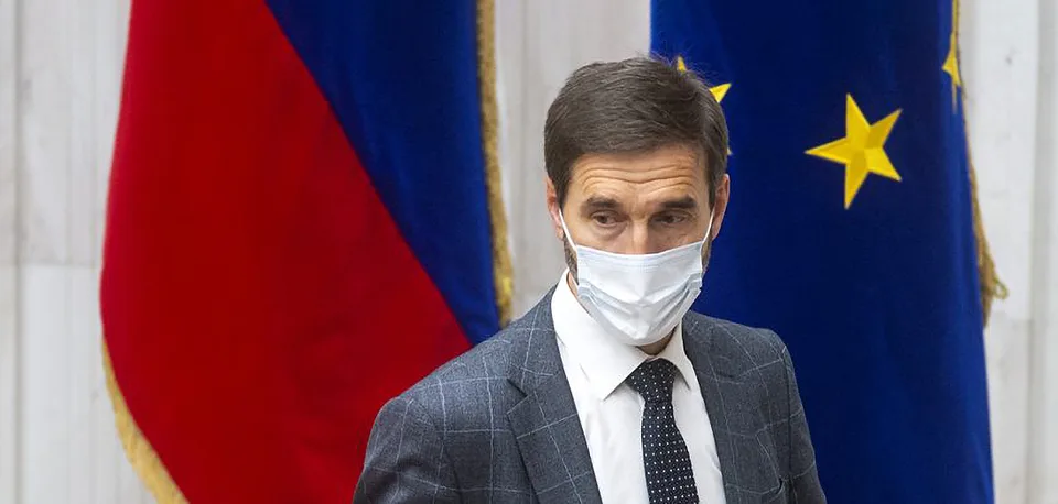 Read more about the article VIDEO Smerák vládnym poslancom: Usvedčili ste sa, že núdzový stav nebol potrebný!