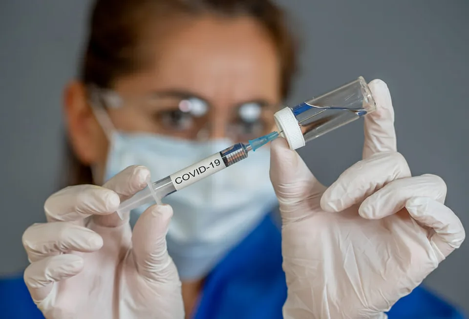 Read more about the article EMA zrejme čoskoro rozhodne o tretej dávke vakcíny proti covidu: Pfizer to odmietol komentovať