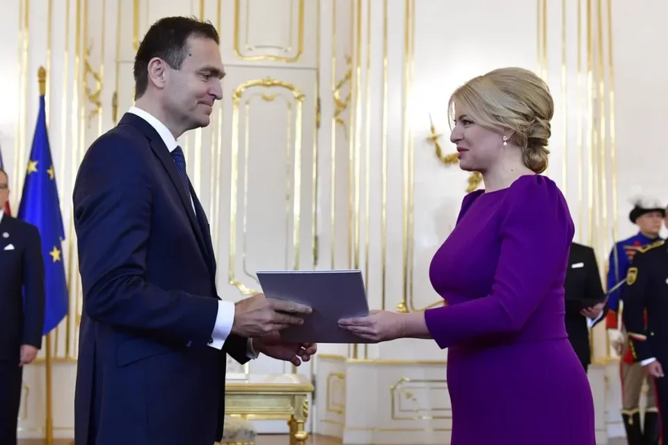 Read more about the article Čaputová a Ódor tentokrát ignorujú odovzdávanie cien J. M. Hurbana. Prekáža im kňaz Kuffa!