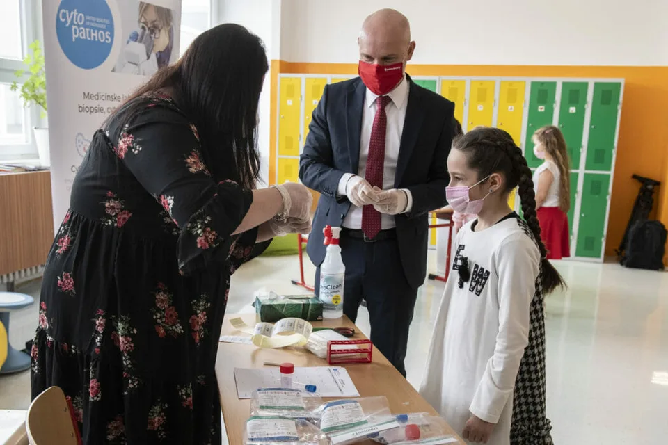 Read more about the article Rezort školstva: Záujem o samotestovanie je veľký, nevidíme dôvod, aby bolo povinné