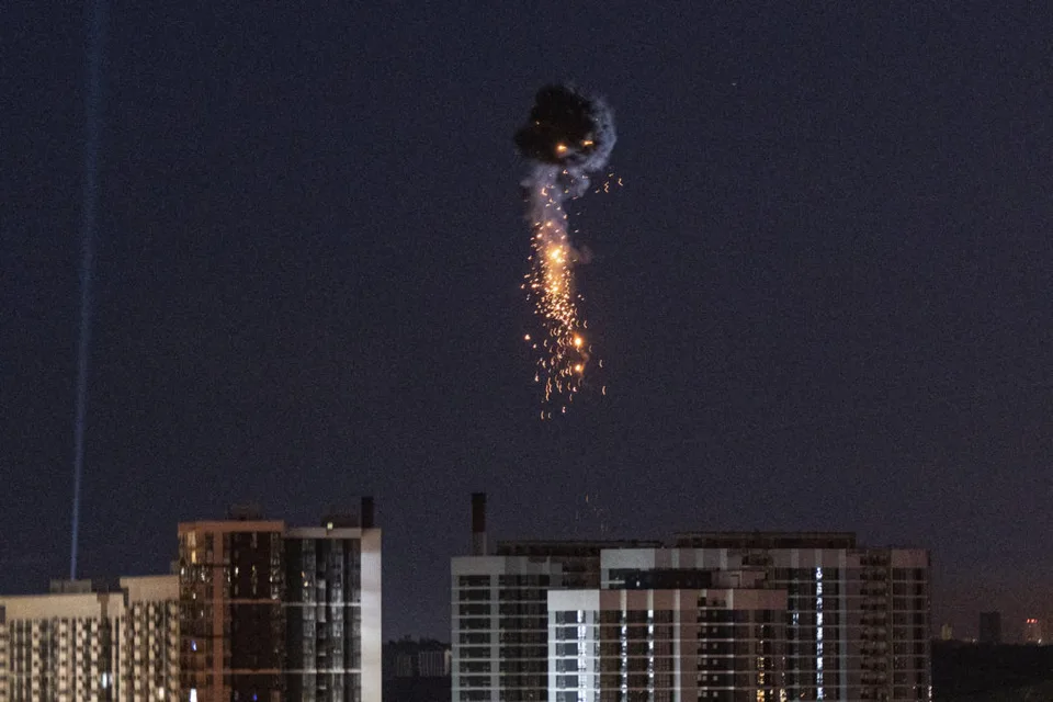Read more about the article Ďalšie útoky dronmi na ruskom území. Moskva obviňuje Ukrajinu z teroristického útoku. Chceli zničiť vojenskú základňu?