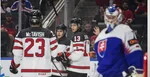Kanadskí hokejisti sa tešia po strelení gólu v zápase A-skupiny Slovensko - Kanada na MS hráčov do 20 rokov v kanadskom Edmontone vo štvrtok 11. augusta 2022.