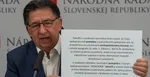 Ján Budaj (OĽaNO) počas tlačovej konferencie k jeho údajnej spolupráci s ŠTB v Bratislave vo štvrtok 2. februára 2023.