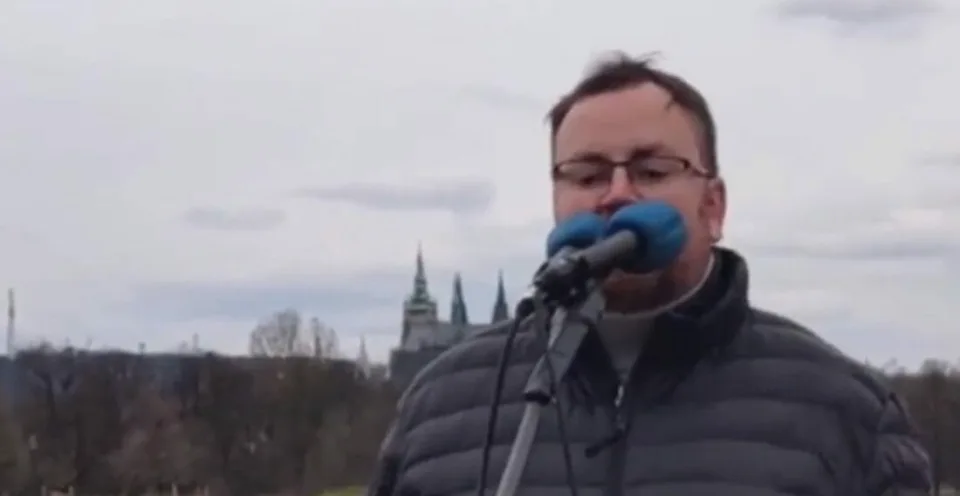 Read more about the article VIDEO Český dejepisár bez servítky: Rusko nevykonáva agresiu, ale oslobodzuje obete genocídy!