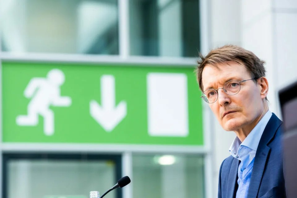 Read more about the article Podávanie vakcíny vyvinutej osobitne proti omikronu odkladajú Nemci na jeseň