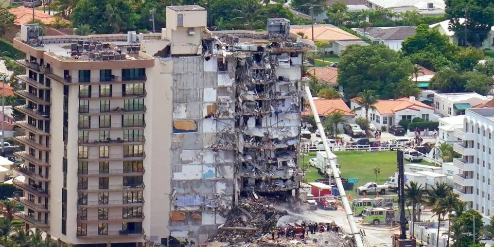 Read more about the article Počet obetí pádu bytovky neďaleko Miami Beach sa zvýšil na 22, evakuovali ďalšiu budovu