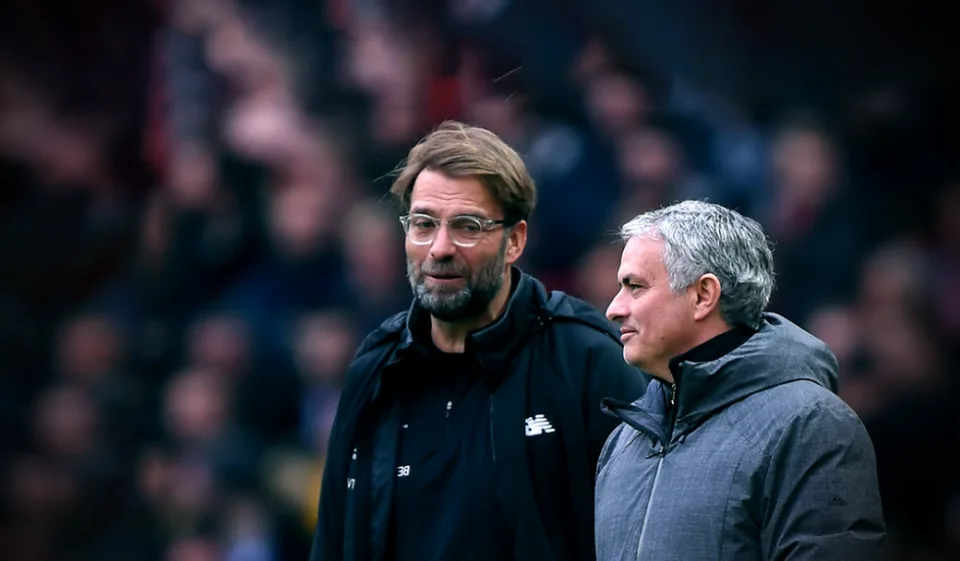 Read more about the article Mourinho bude čeliť odvolávaniu, Kloppa podporili fanúšikovia