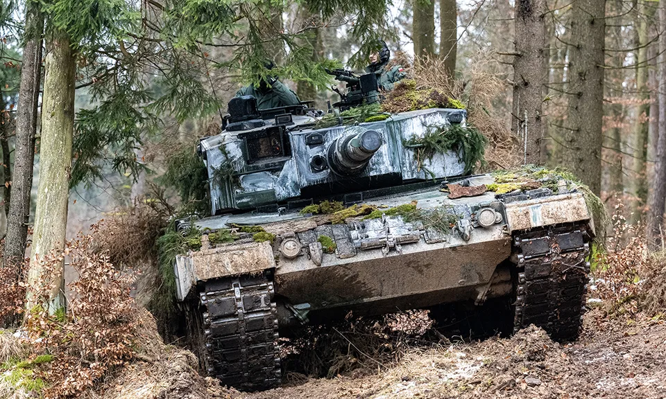 Read more about the article Prvé tanky Leopard 2 sú už na Ukrajine! Priviezol ich poľský premiér