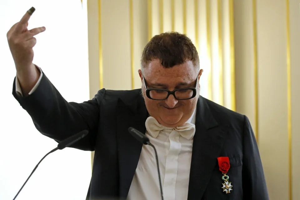 Read more about the article Po Kenzovi podľahol COVID-19 ďalší módny návrhár