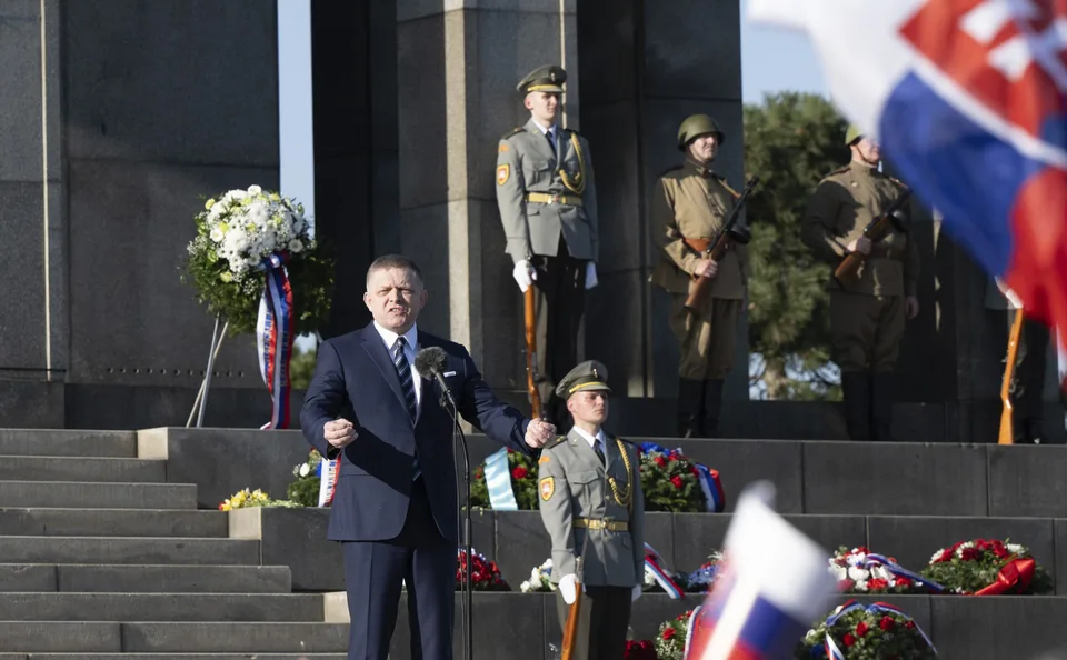Read more about the article 81 rokov od oslobodenia Bratislavy: Fico na Slavíne hovoril o novom svetovom poriadku, Pellegrini zdôrazňoval význam Červenej armády