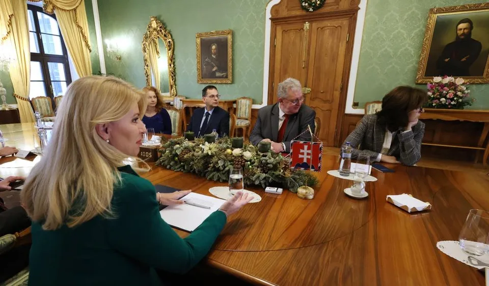 Read more about the article Prezidentka debatovala s odborníkmi na právo. Lenže v duchu – jeden dres, jeden názor