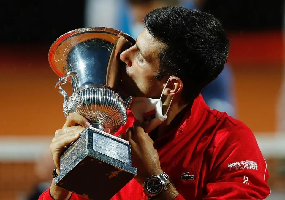 Read more about the article Djokovič chce obhájiť titul na Australian Open a stíhať Federera s Nadalom