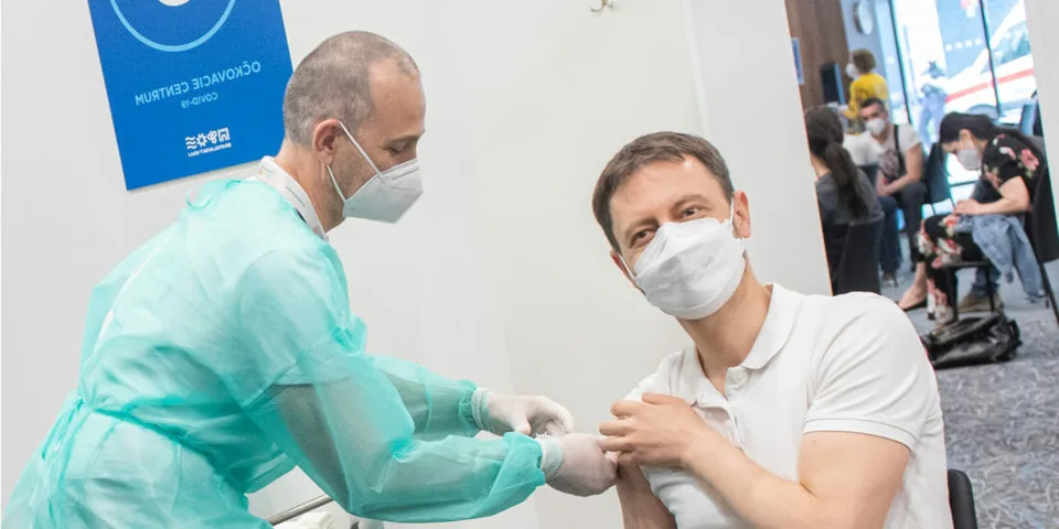 Read more about the article Nízky záujem o očkovanie, ale dobrý biznis! Slovensko zaplatí ďalšie stovky miliónov eur za vakcíny