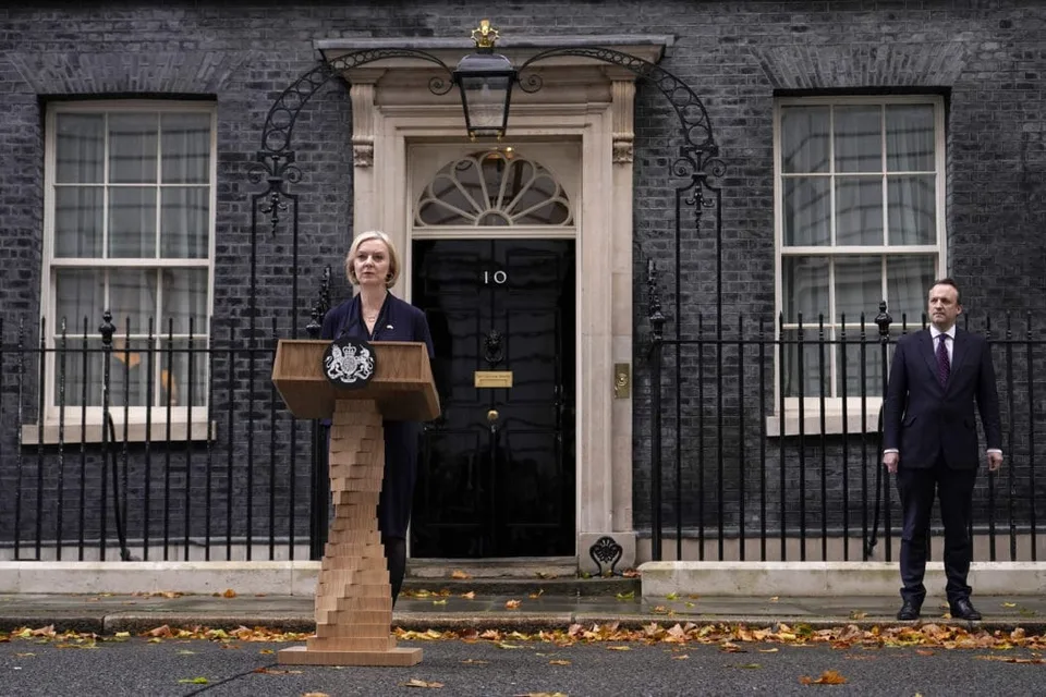 Read more about the article Britská premiérka Trussová oznámila rezignáciu! Správu budeme aktualizovať