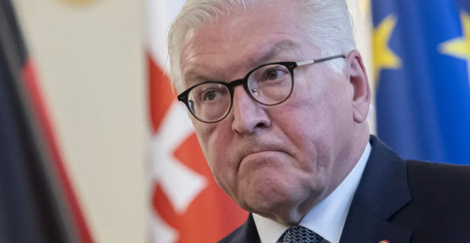 Read more about the article Nemecký prezident kritizuje tých, ktorí vyzývajú Kyjev a Moskvu na mierové rokovania!