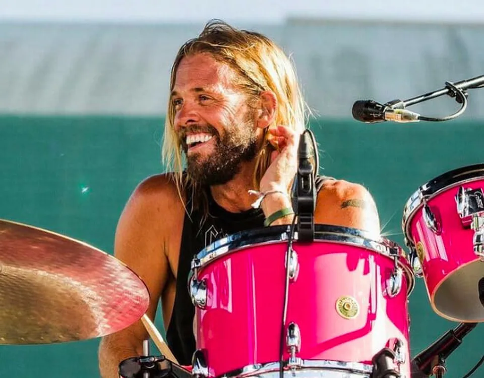 Read more about the article V tele zosnulého bubeníka Foo Fighters našli psychotropné látky