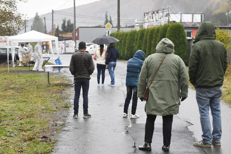 Read more about the article Koalícia a opozícia sa nezhodujú, či je testovanie dobrovoľné alebo nie