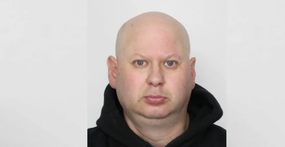 Read more about the article Polícia vyšetruje šírenie detskej pornografie a pýta sa: Kde je tento muž?