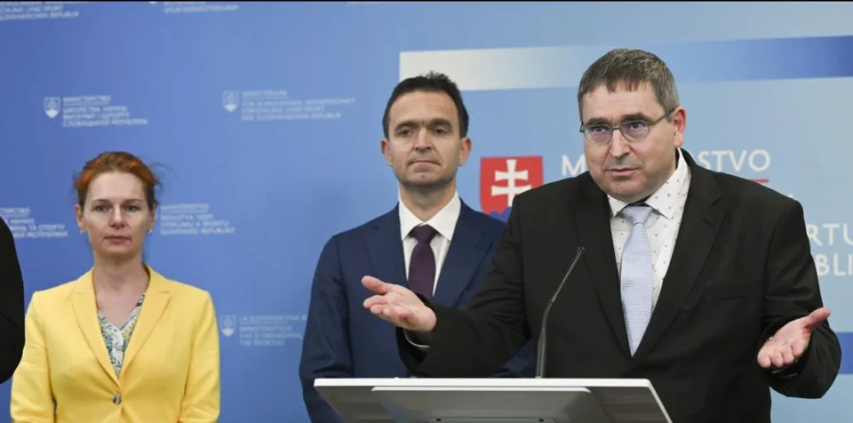 Read more about the article Minister školstva Bútora: Nový štátny vzdelávací program je realitou! Zlepšia sa výsledky žiakov?