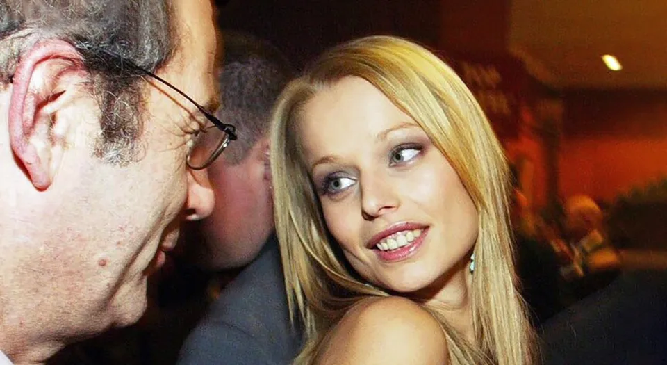 Read more about the article Modelka Helena Houdová šokuje: Potrela sa menštruačnou krvou a  modlí sa nahá!
