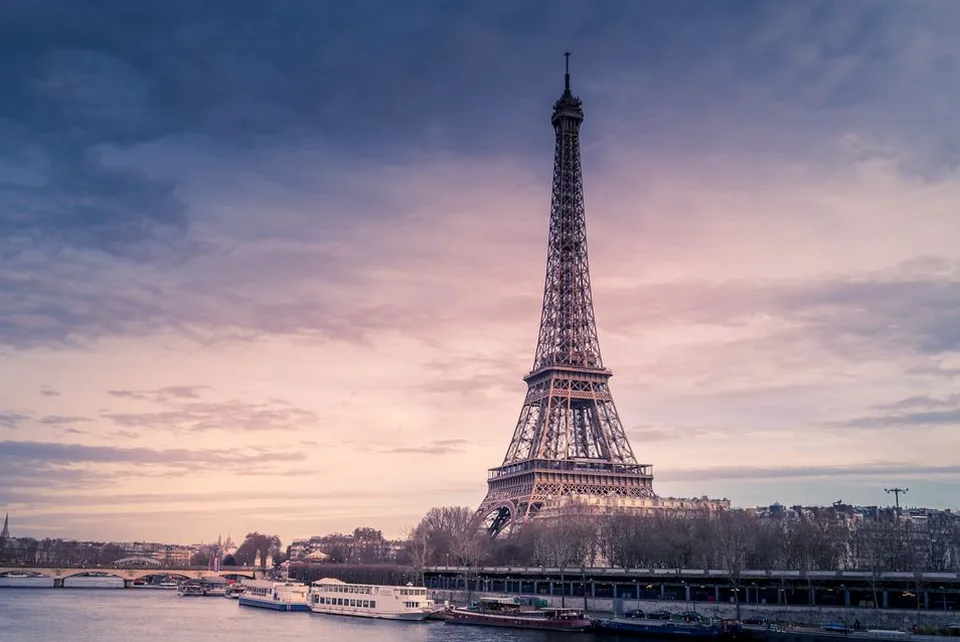 Read more about the article Extrémne horúčavy menia pravidlá v Paríži: Nemocnice sú preťažené, prichádzajú prísne opatrenia
