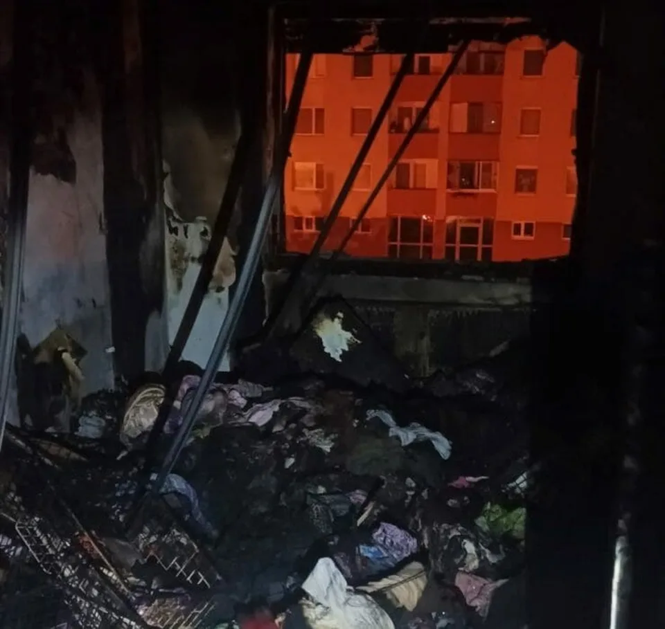 Read more about the article FOTO Katastrofa pár dní pred Vianocami. Nočný požiar zničil niekoľko bytov v Bratislave