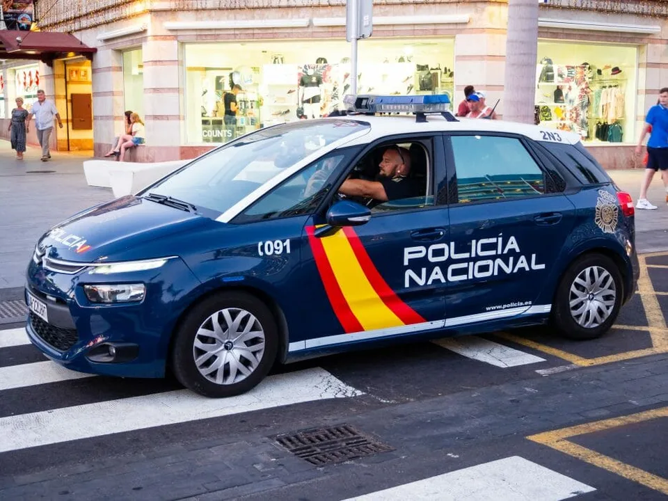 Read more about the article Po výbuchoch v továrni na batérie pri Madride sa do ovzdušia uvoľnil toxický oblak