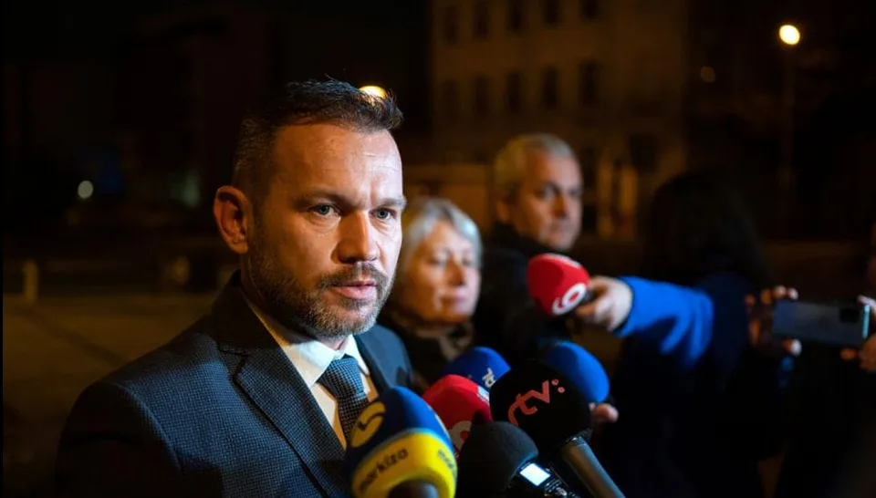 Read more about the article Becík Hlinovi: Prečo je klamstvo vašim denno-denným chlebíčkom? Je to tak správne? Ja som tak naučený nebol