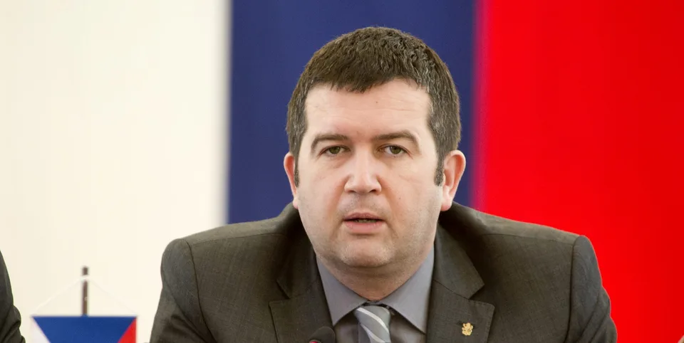 Read more about the article Hamáček protirečí Zemanovi: Existuje len jedna verzia výbuchu vo Vrběticiach
