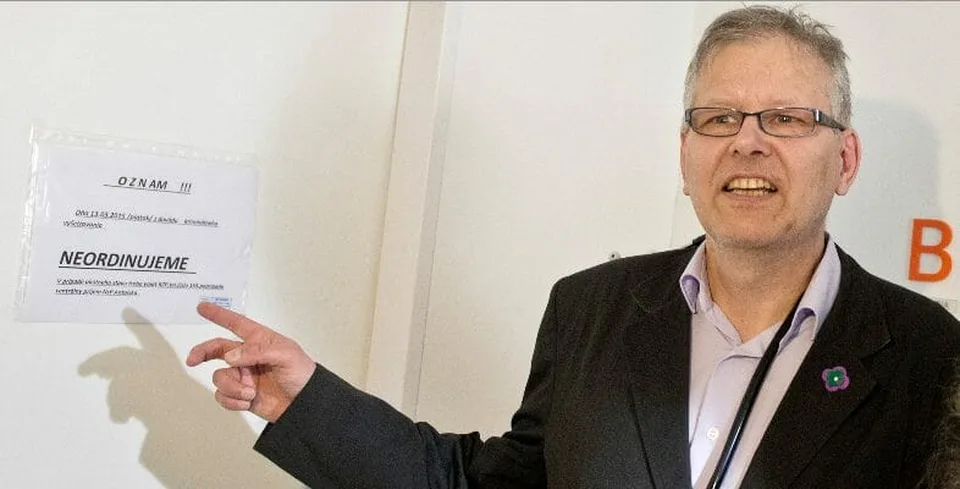 Read more about the article Známy lekár začal vydávať deťom potvrdenia, že nemusia nosiť do školy rúška