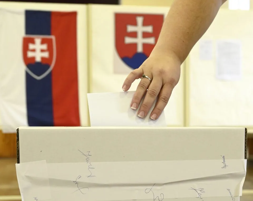 Read more about the article Koľko miliónov nás budú stať predčasné parlamentné voľby? Volebná kampaň sa už začala