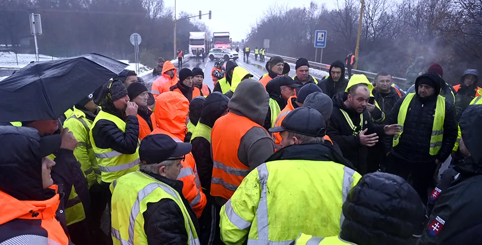 Read more about the article UNAS ukončila blokádu kamiónov z Ukrajiny na priechode Vyšné Nemecké. Takýto je dôvod!