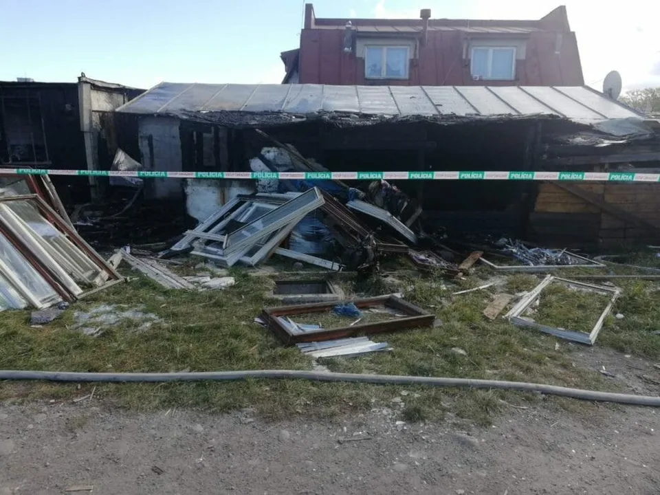 Read more about the article FOTO V osade Hlboké je mimoriadna situácia: Príbytok zhorel do tla, zahynuli dve deti!