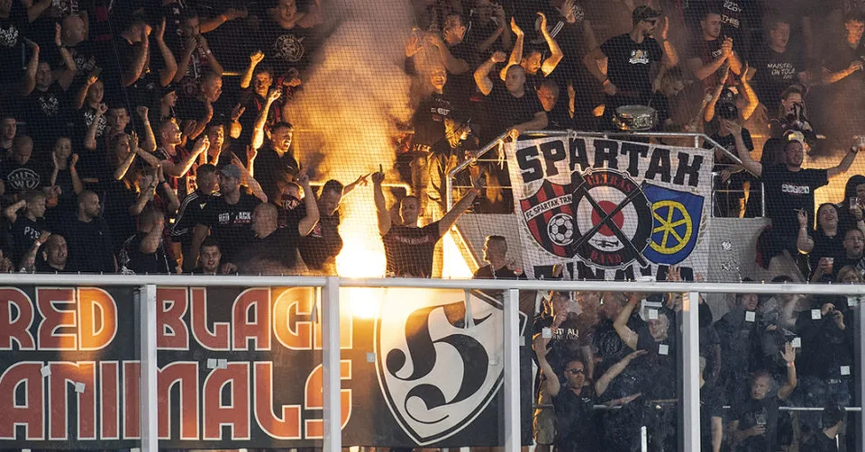 Read more about the article Polícia obvinila 11 ľudí z výtržníctva počas zápasu v Trnave: Hrozí im niekoľkoročné väzenie!