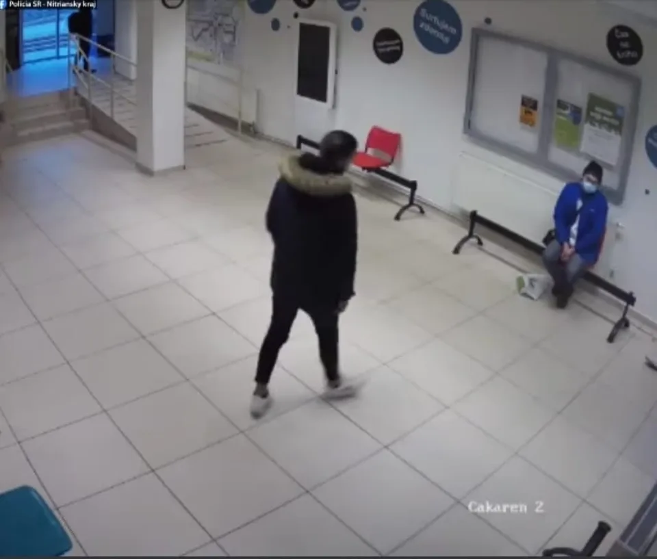 Read more about the article Mladík napadol muža po upozornení, že nemá rúško! Polícia už vie, o koho ide