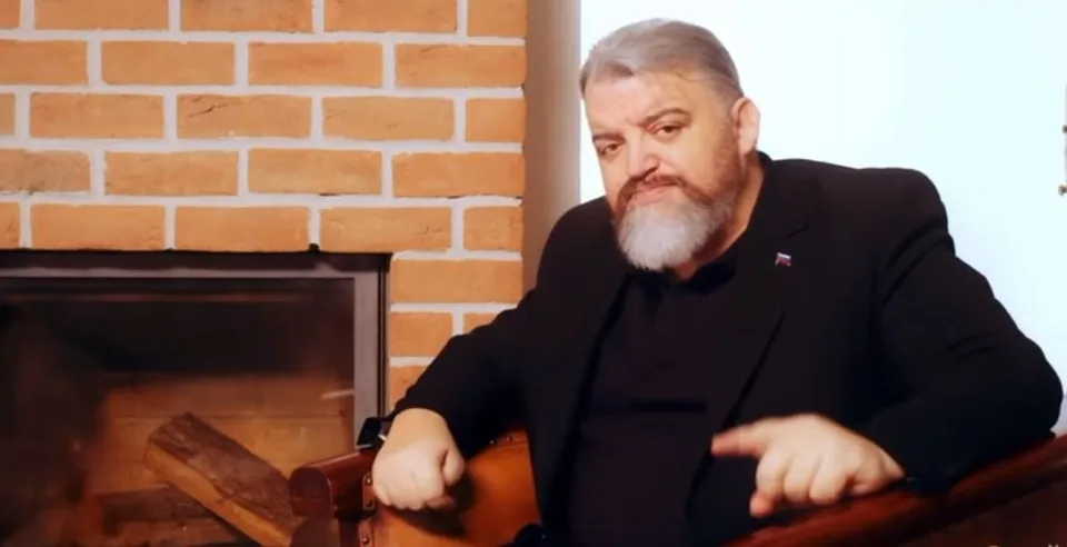 Read more about the article Západní liberálni pokrytci: Nad Nevaľnym bedákajú, Assangea a iných si nevšímajú, soptí Chmelár