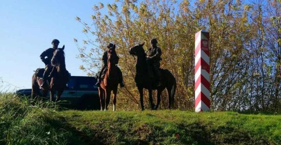 Read more about the article Poľsko-slovenskú hranicu možno od polnoci prejsť len 8 cestnými priechodmi