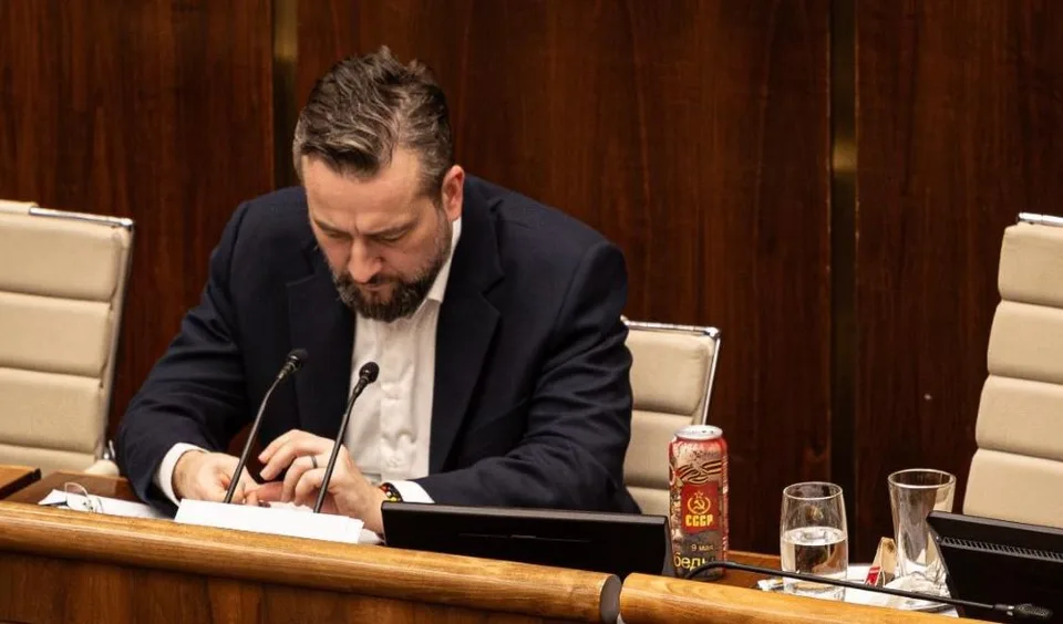 Read more about the article Už aj Ďuriš Nicholsonová začína blúzniť: Fico je starý a jeho myseľ nečistá, Blahu by mohli pokojne zamraziť, je to beznádejný prípad