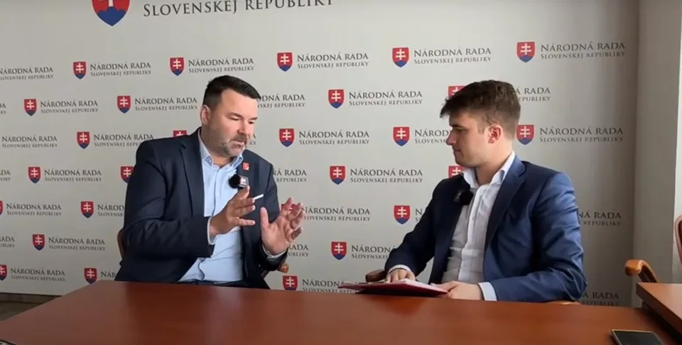 Read more about the article Peter Kalivoda z Hlasu pre eReport: OĽANO? To je jeden veľký cirkus!