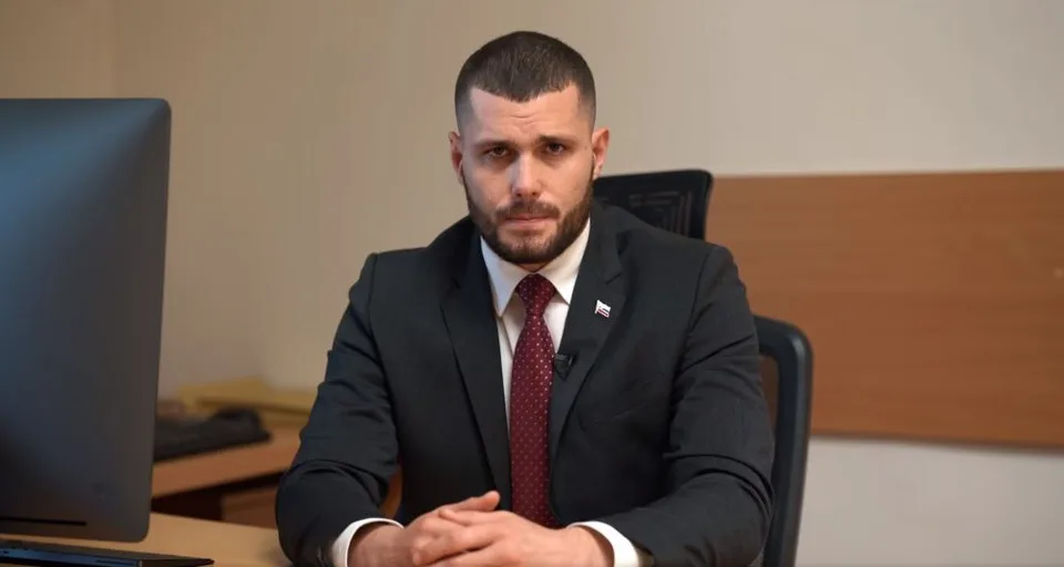 Read more about the article VIDEO Vyhrážky „slušnoľudí“ neprestávajú. Smrťou sa už vyhrážajú aj Glückovi