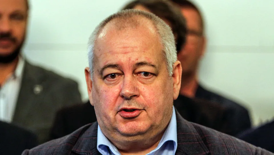 Read more about the article Exstarosta Bajan: Predražené nákupy Naďovho rezortu. Cukrovinky pre vojakov za státisíce eur?!