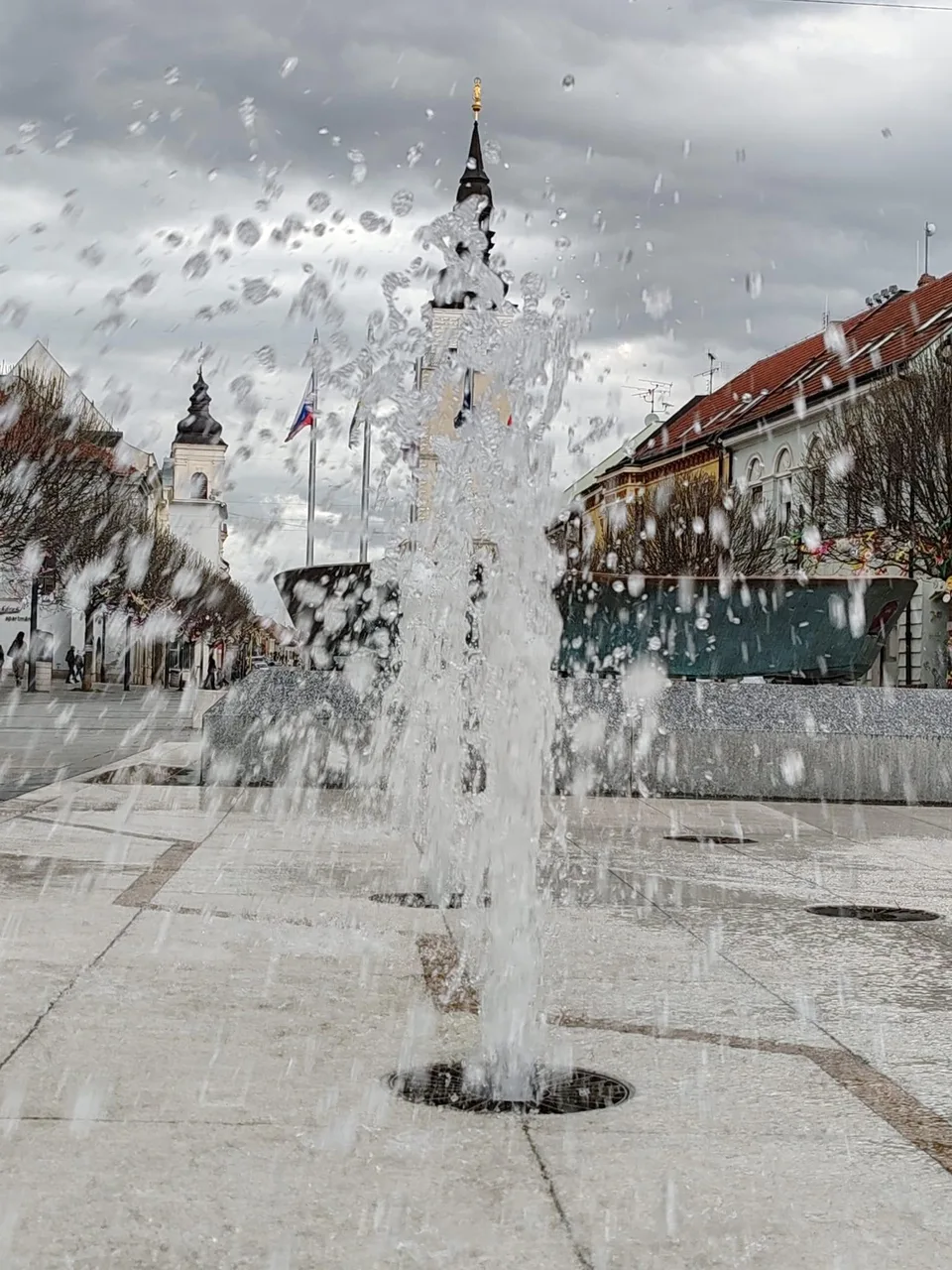 Read more about the article …A PREDSA TEČIE!