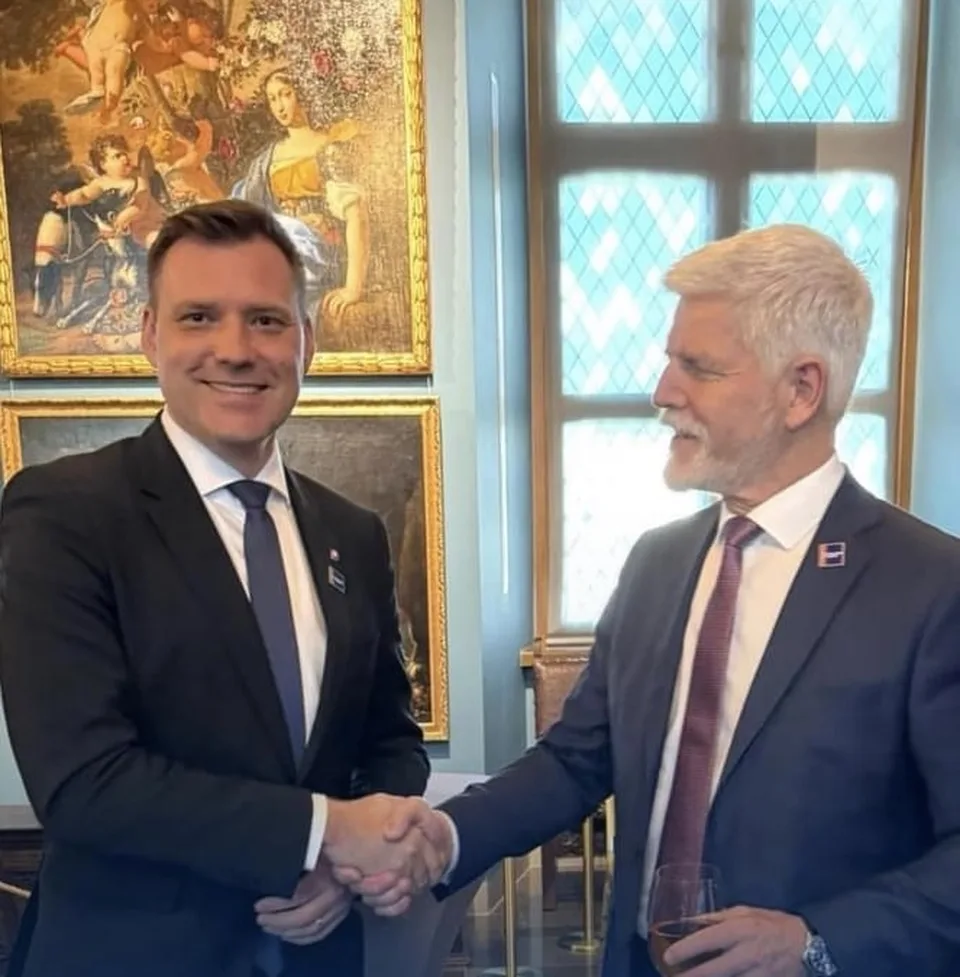 You are currently viewing Žiadna izolácia! Ráno rokovanie s ukrajinskou vládou, večer dialóg s Pavlom či Zelenským